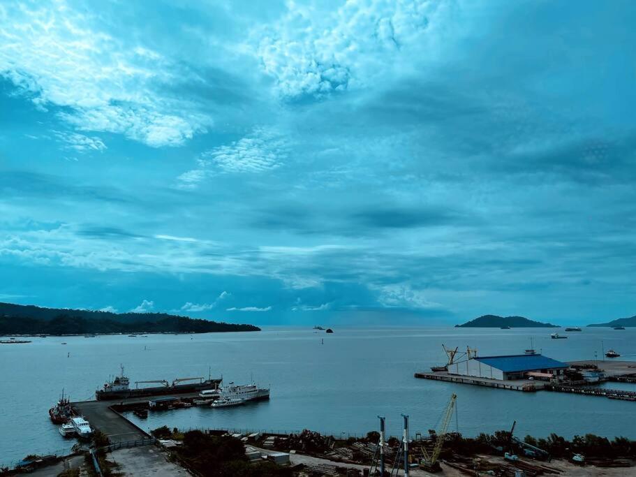 Jesselton Quay - Suite 1 By Staycation Suites Kk Kota Kinabalu Dış mekan fotoğraf